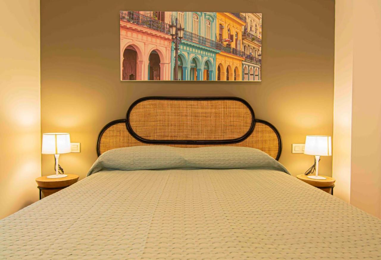 Apartamentos Leonor มาลากา ภายนอก รูปภาพ