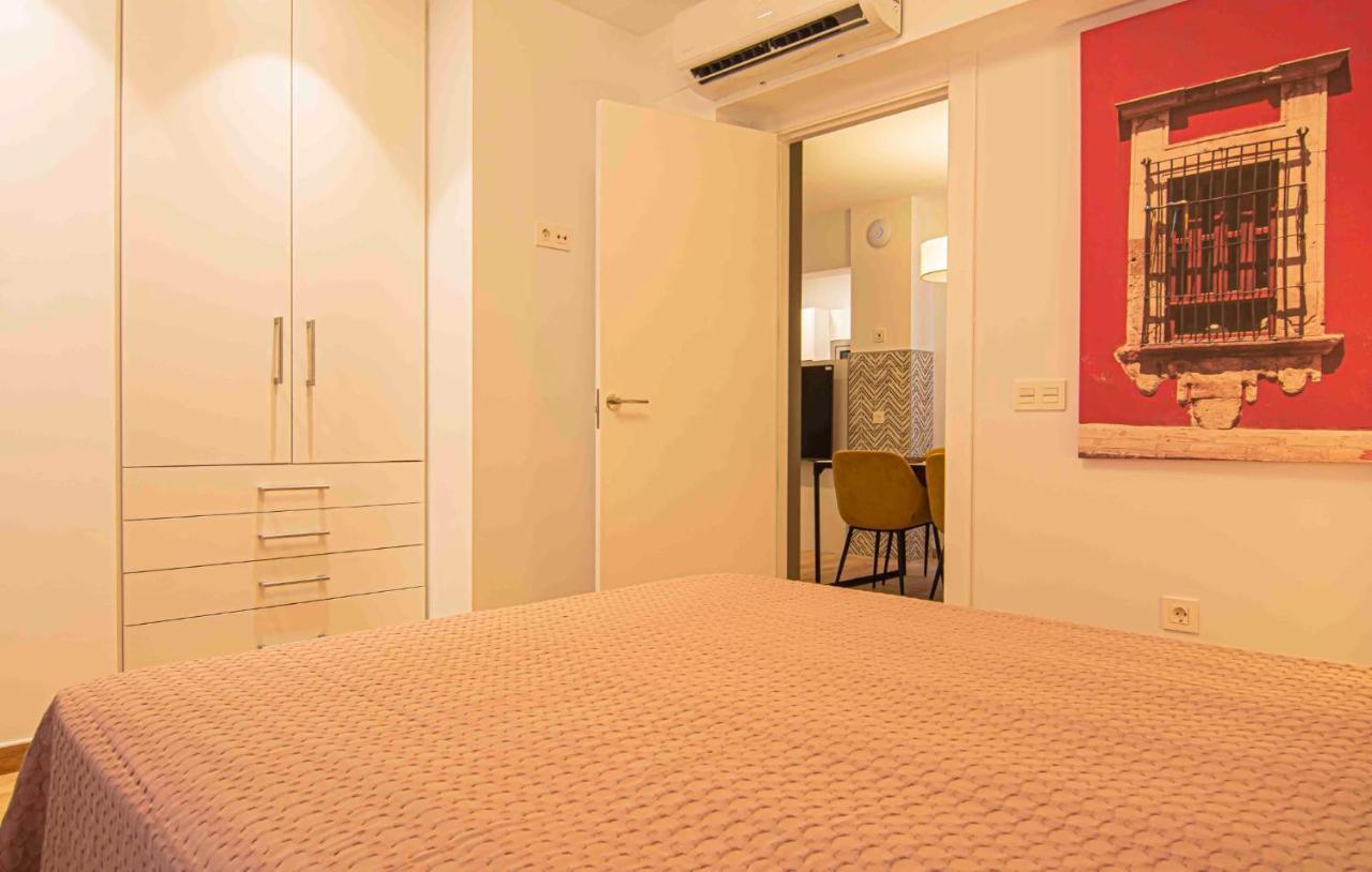 Apartamentos Leonor มาลากา ภายนอก รูปภาพ