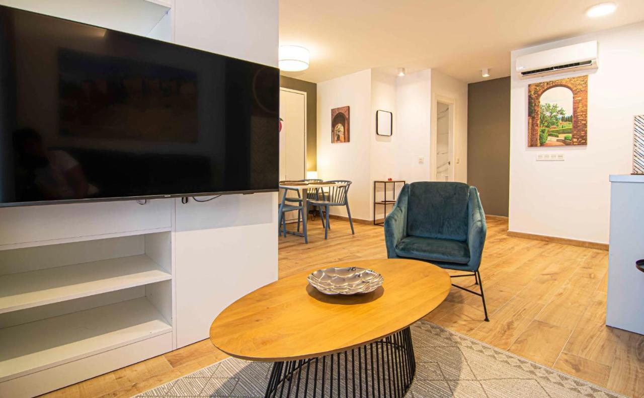 Apartamentos Leonor มาลากา ภายนอก รูปภาพ