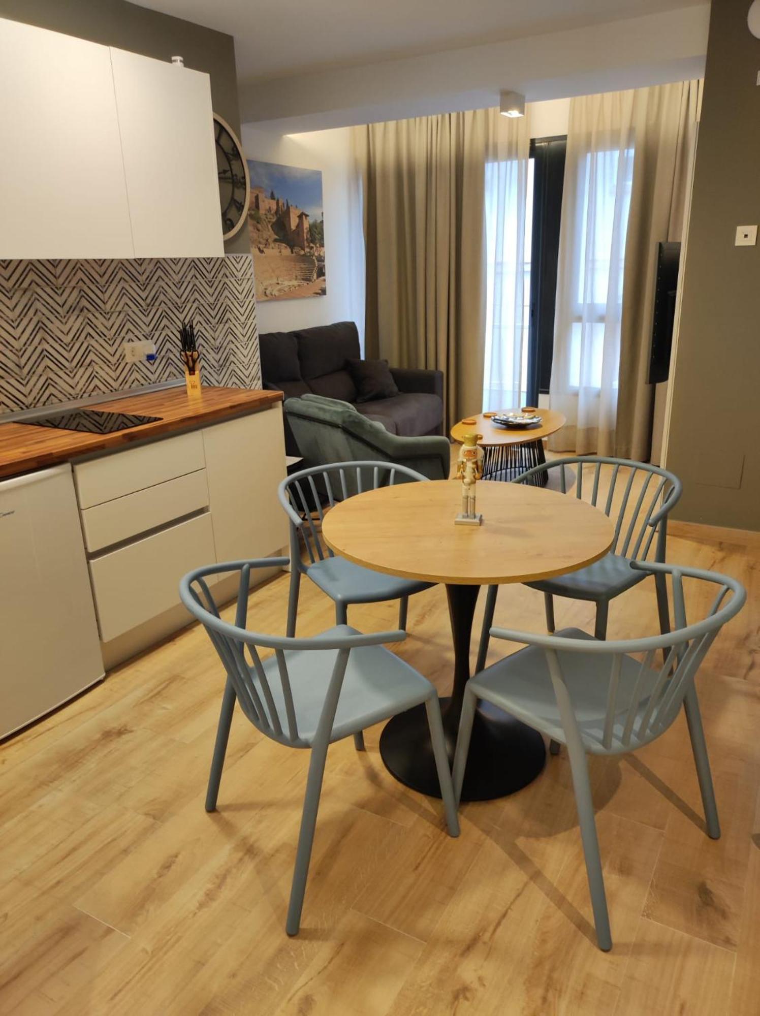 Apartamentos Leonor มาลากา ภายนอก รูปภาพ